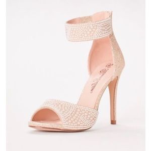 David’s Bridal Wedding Heels:De Blossom Collection